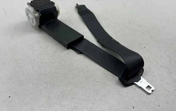 Jeep Cherokee Rear seatbelt p34169529b