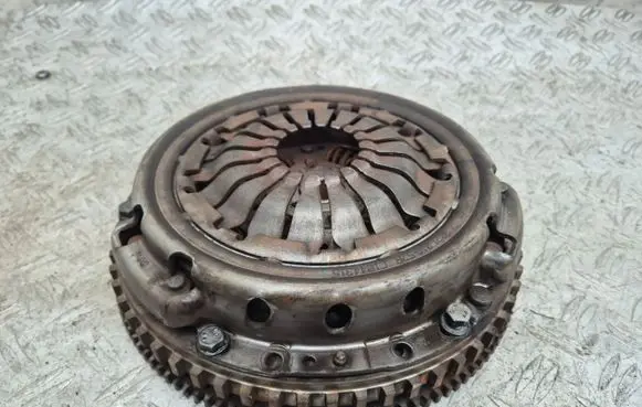 Dacia Sandero Clutch set kit 302101852R C1044315 301016436R