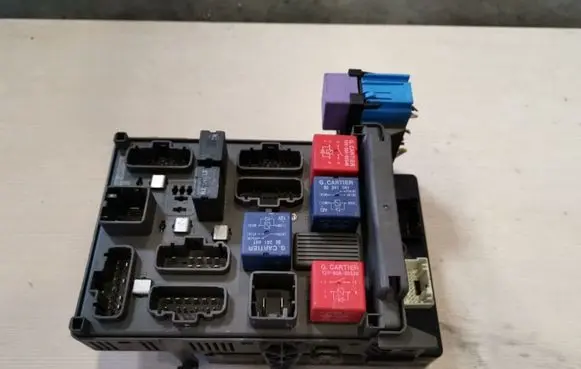 Renault Laguna II Fuse module 8200190269