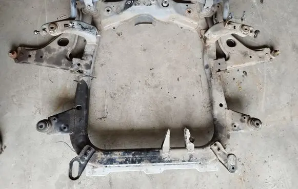 Opel Zafira B Front subframe 13178477