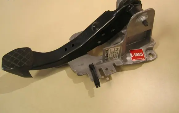 Volkswagen PASSAT B6 Brake pedal 3C2721057F