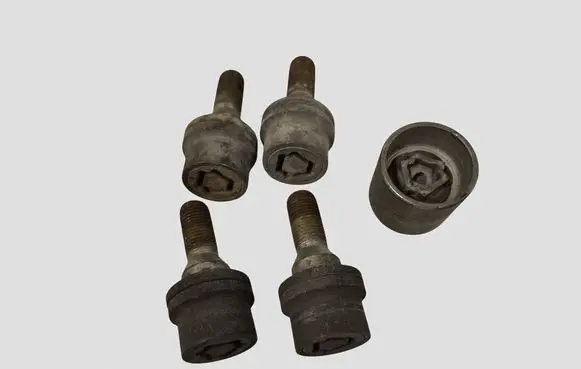 Peugeot 508 Anti-theft wheel nuts and lock