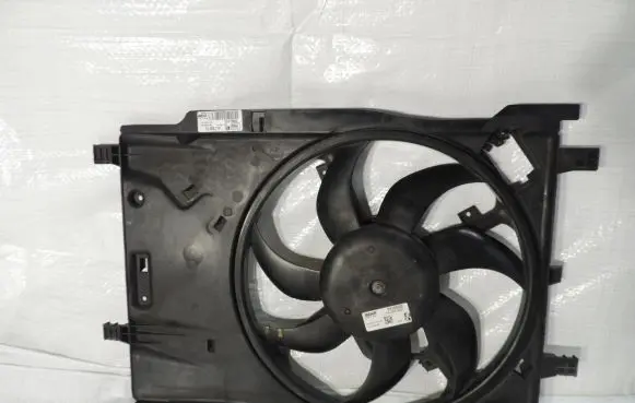 Opel Corsa E Electric radiator cooling fan 13428114