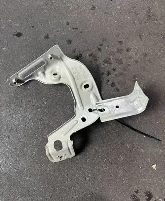 Volkswagen Golf Sportsvan Fender mounting bracket 510821136B