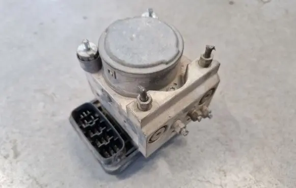 Toyota Hilux (AN10, AN20, AN30) ABS Pump 4451071030 8954171030 13511019490