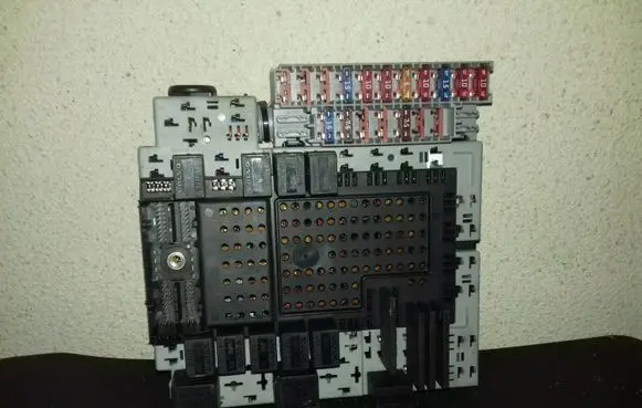 Volvo S60 Fuse module 30679527