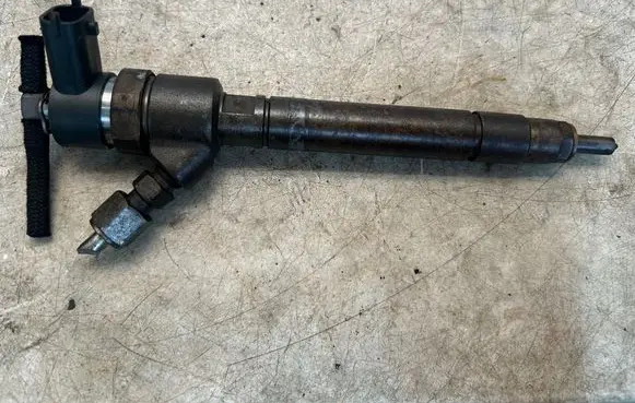 Volvo V70 Fuel injector 0445110251 30750283