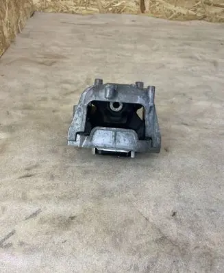 Engine mount bracket