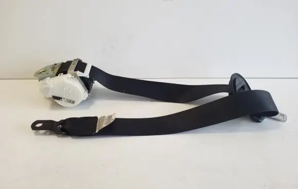 BMW X3 E83 Front seatbelt 33033301 34003071 33017492B