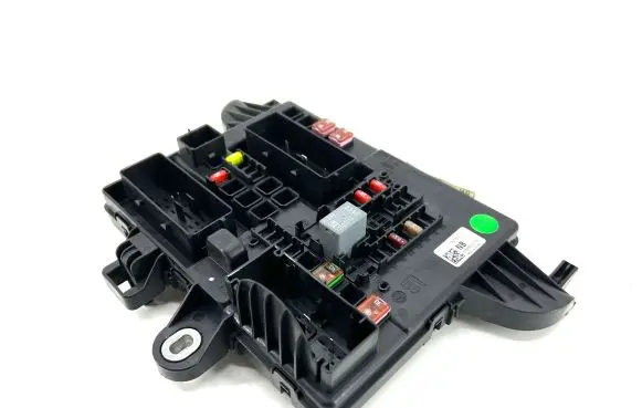 Opel Insignia A Fuse module 13277318