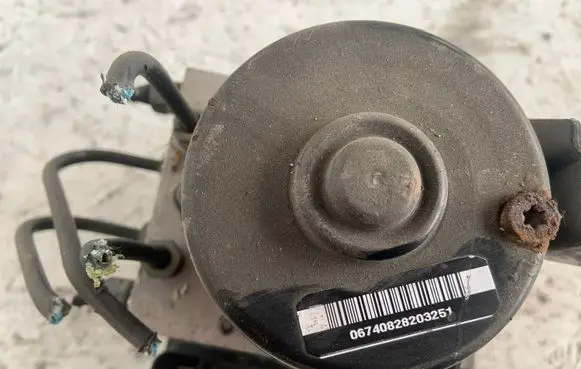 Volvo V50 ABS Pump 06740828203251 30736588 4N512C405EC