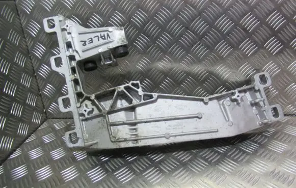 Land Rover Range Rover Velar Engine mount bracket 
