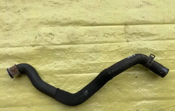Mercedes-Benz C AMG W204 Engine coolant pipe/hose A2045010982