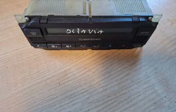 Skoda Octavia Mk1 (1U) Climate control unit 5HB00761720 1U1907044