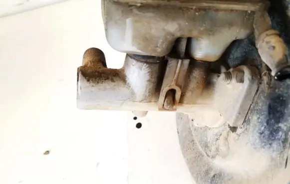 Master brake cylinder