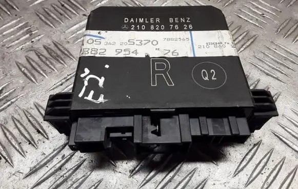 Mercedes-Benz E W210 Door control unit/module 2108207626
