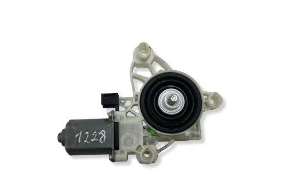 Mercedes-Benz E W213 Front door window regulator motor A0009065706