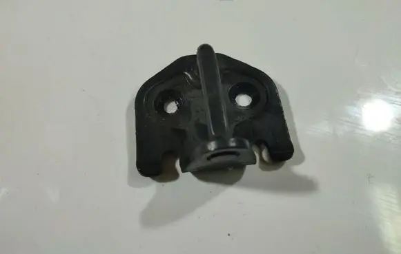 Ford Focus C-MAX Rear door lock loop/hook striker 