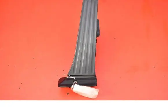 Accelerator throttle pedal