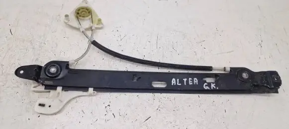 Seat Altea XL Front door electric window regulator 
