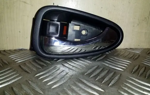 Toyota Avensis T270 Front door interior handle 6920605051