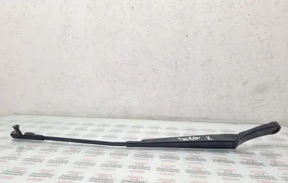 Front wiper blade arm