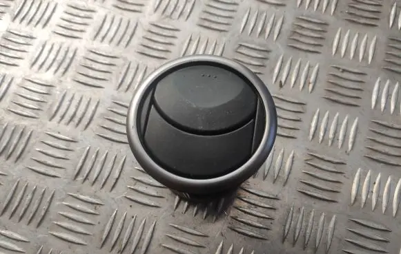 Mazda 2 Dash center air vent grill D374GM734