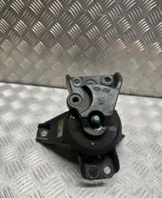 Hyundai Tucson TL Engine mount bracket 21810D3500