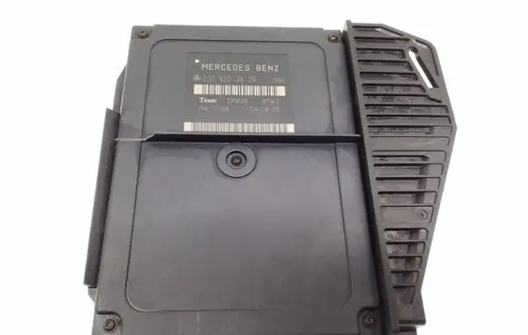 Mercedes-Benz E W210 Engine control unit/module A2108203826