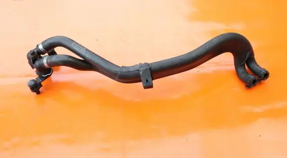 Mercedes-Benz SLK R171 Engine coolant pipe/hose 1718300224