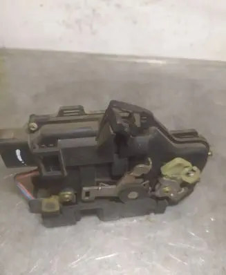 Audi A6 S6 C5 4B Front door lock 4B1837016E