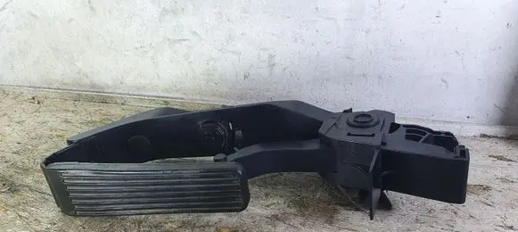 Mercedes-Benz C W203 Accelerator throttle pedal A2113000804