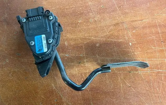Volkswagen Sharan Accelerator throttle pedal 7M3723507D YM219F836FB