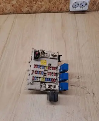 Nissan Almera N16 Fuse module 243505M310