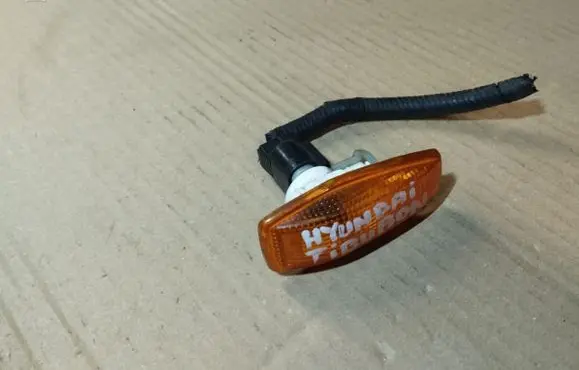 Hyundai Coupe Front fender indicator light