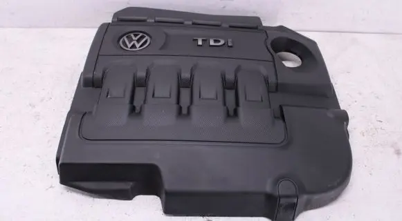 Volkswagen PASSAT B8 Engine cover (trim) 04L103925Q 04L103925S