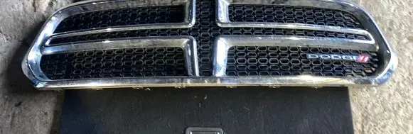 Dodge Durango III Front bumper upper radiator grill