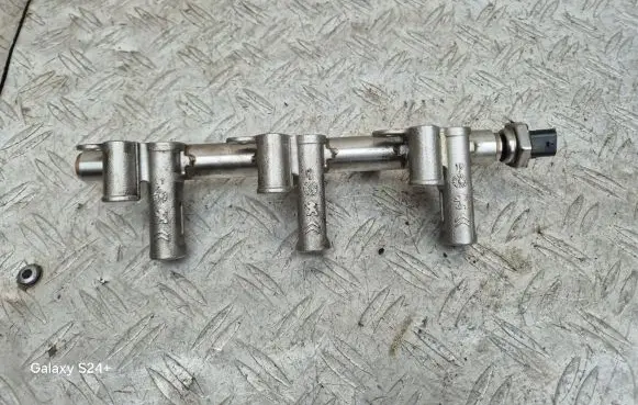 Peugeot 5008 II Fuel main line pipe 9811353880 9812191080