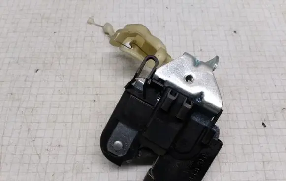 Mercedes-Benz C W203 Seat back rest lock catch A2039200472