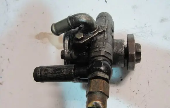 Volkswagen Golf IV Power steering pump 1J0422154B