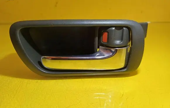 Toyota Corolla Verso E121 Front door interior handle 692050F010
