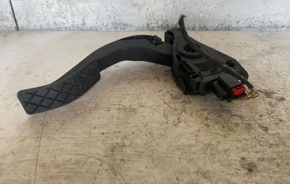 Audi A4 S4 B7 8E 8H Accelerator throttle pedal 8K1721523 085944 6PV00950500