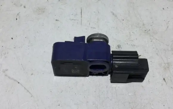 Renault Trafic III (X82) Airbag deployment crash/impact sensor 988304337R 5WK44443