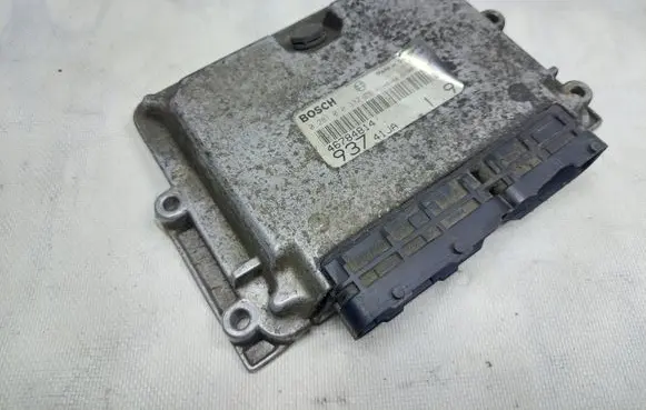 Alfa Romeo 147 Engine control unit/module 0281010332 46784814