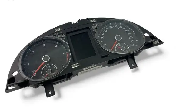 Volkswagen PASSAT B7 Speedometer (instrument cluster) 3AA920870D