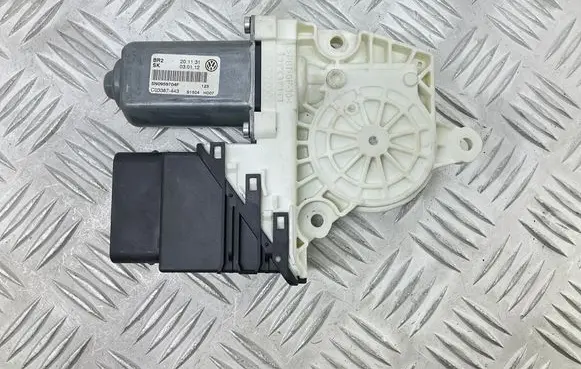 Volkswagen Tiguan Rear door window regulator motor 5N0959704F