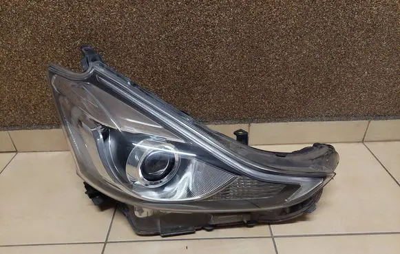Toyota Prius+ (ZVW40) Headlight/headlamp 4768