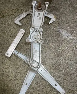 BMW 3 E30 Front door manual window regulator 1932393 5132