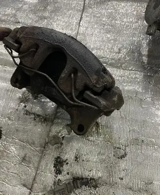 Volkswagen PASSAT B6 Front brake caliper