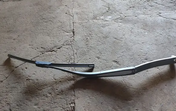 Hyundai Sonata Front wiper blade arm 
